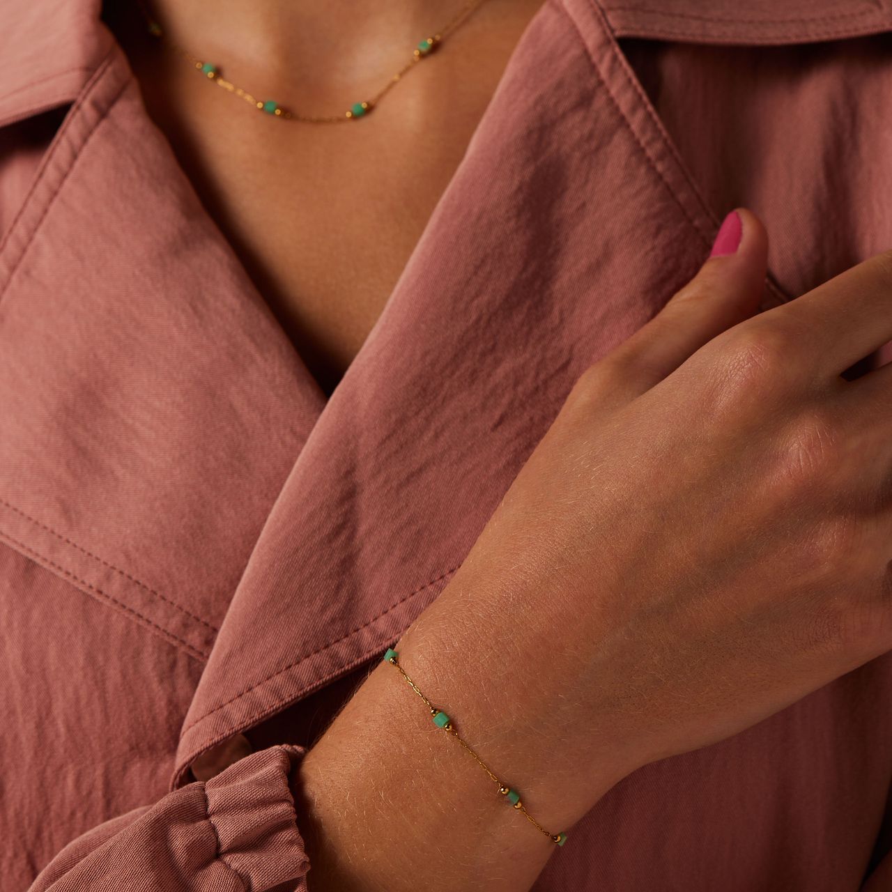 Stainless steel goldplated fantasiearmband met mintkleurige stenen voor dames