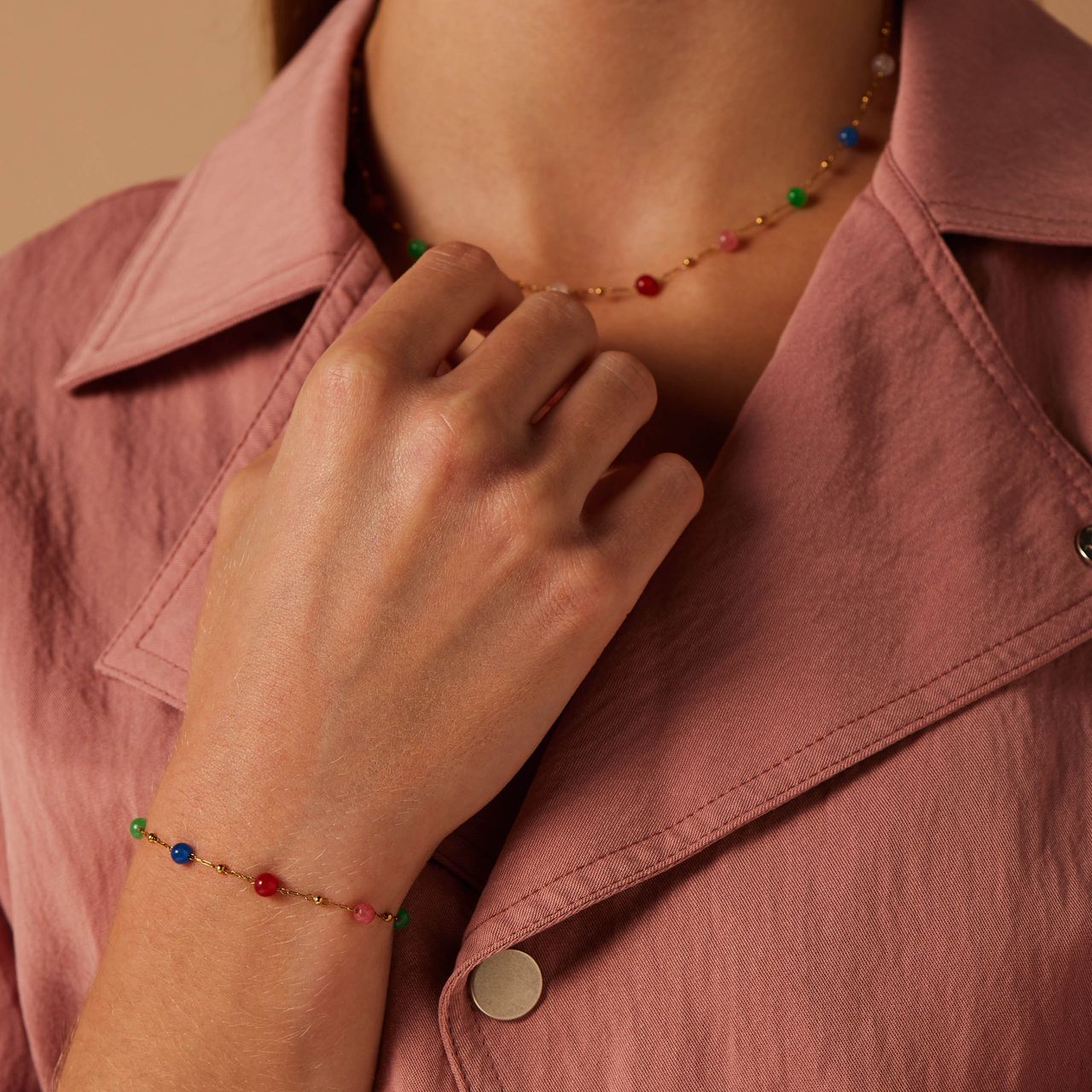 Armband aus Edelstahl, vergoldet, mit Glasperlen, mehrfarbig