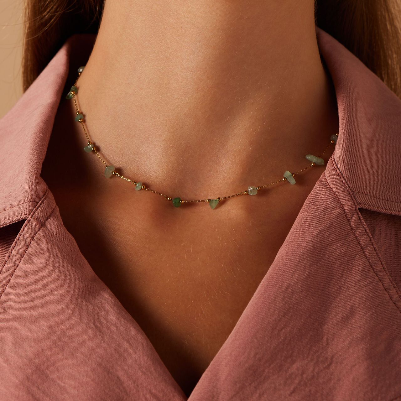 Stalen goldplated ketting met groene natuurstenen