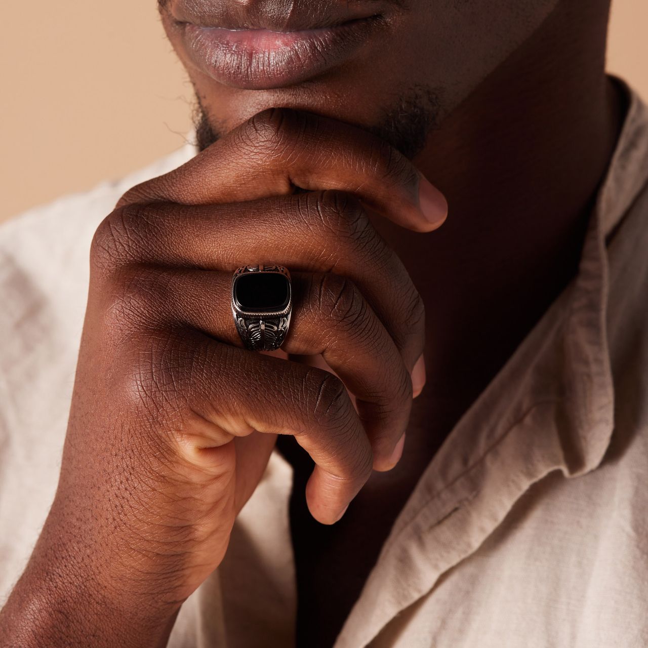 Stainless steel ring met rechthoekige zwarte steen