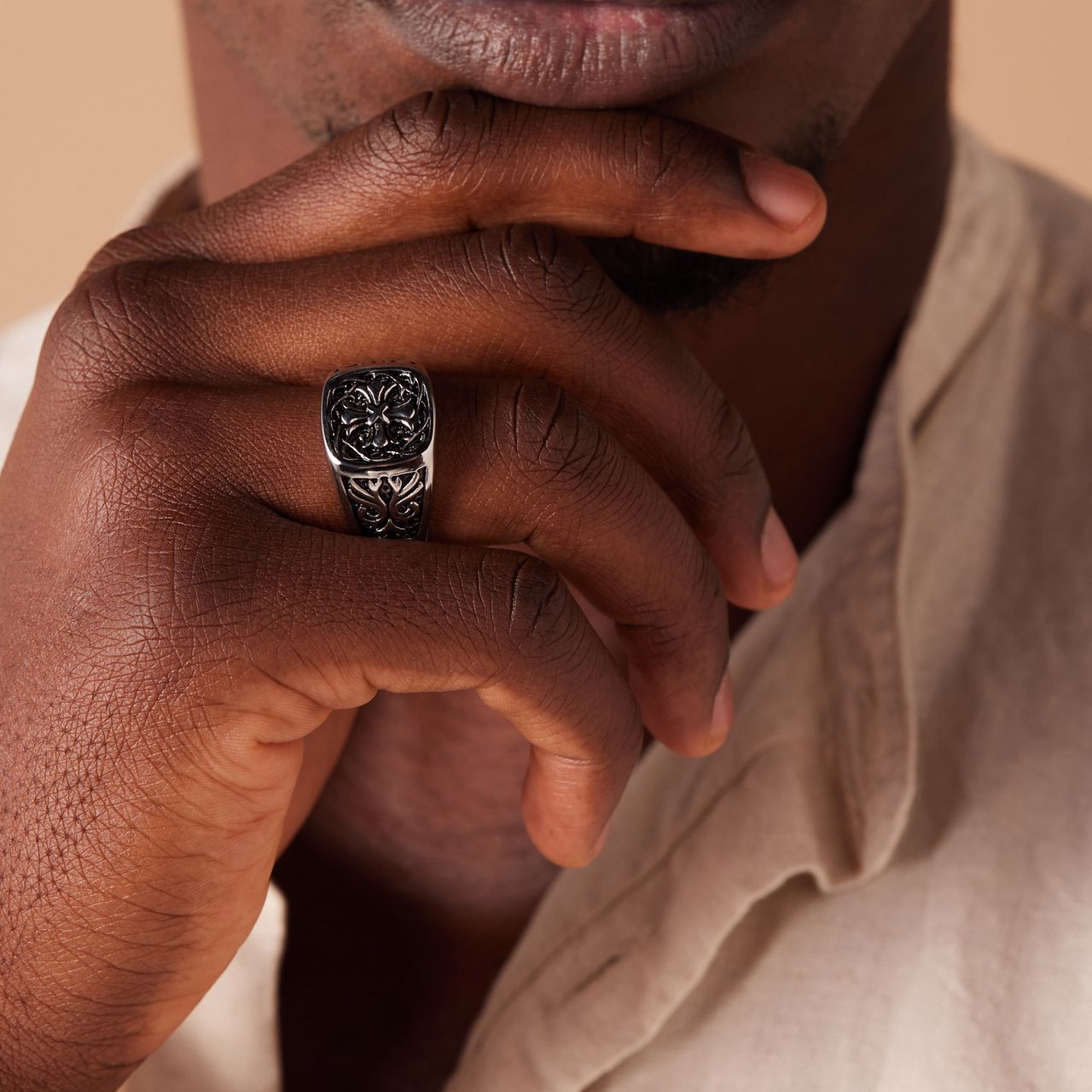 Stainless steel ring met kruis