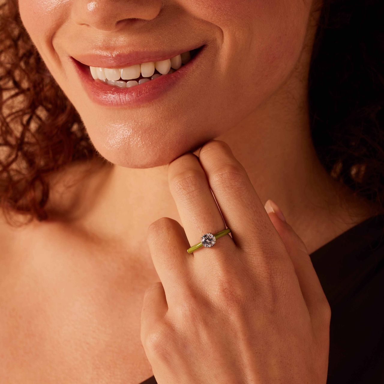 Stalen goldplated ring met groene emaille&zirkonia