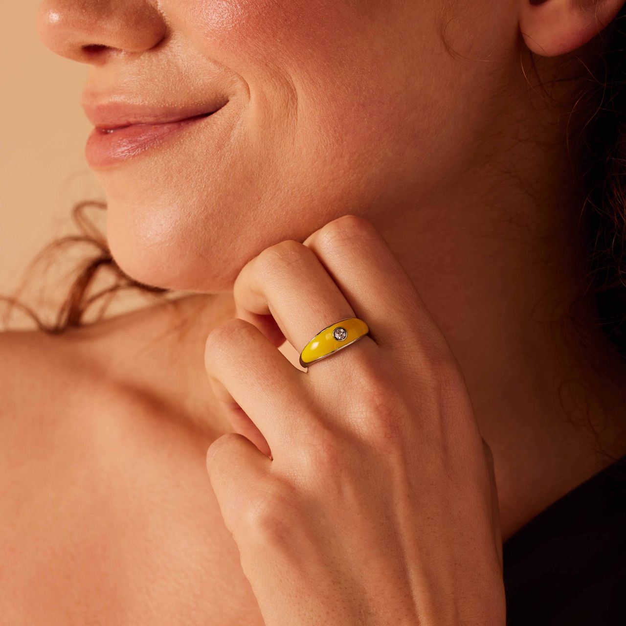 Stainless steel ring met gele emaille en zirkonia