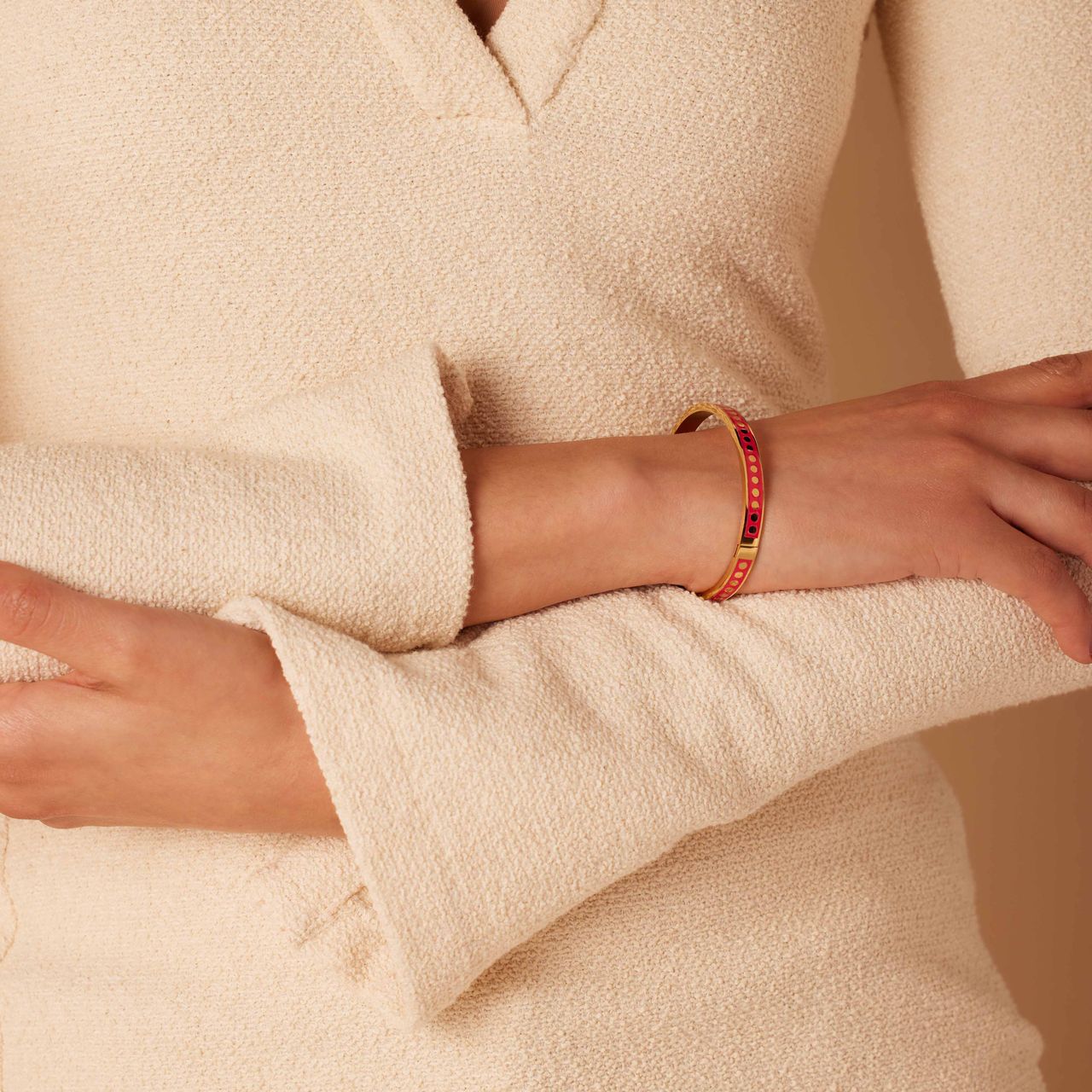 Stainless steel goldplated bangle met ruby rood