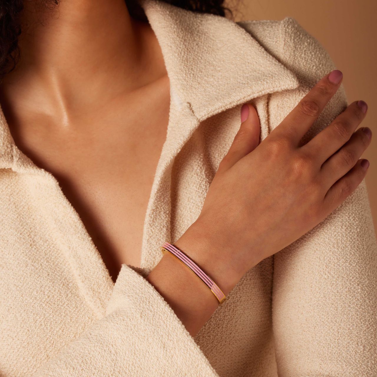 Stalen goldplated bangle met roze