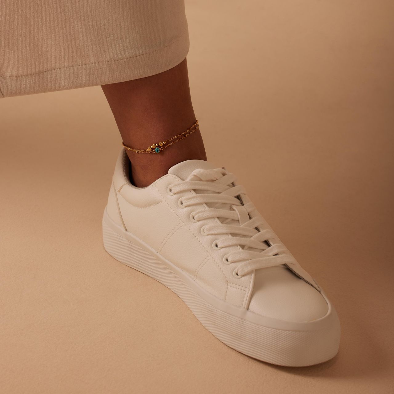 Dubbele goldplated stalen enkelbandje met steentje
