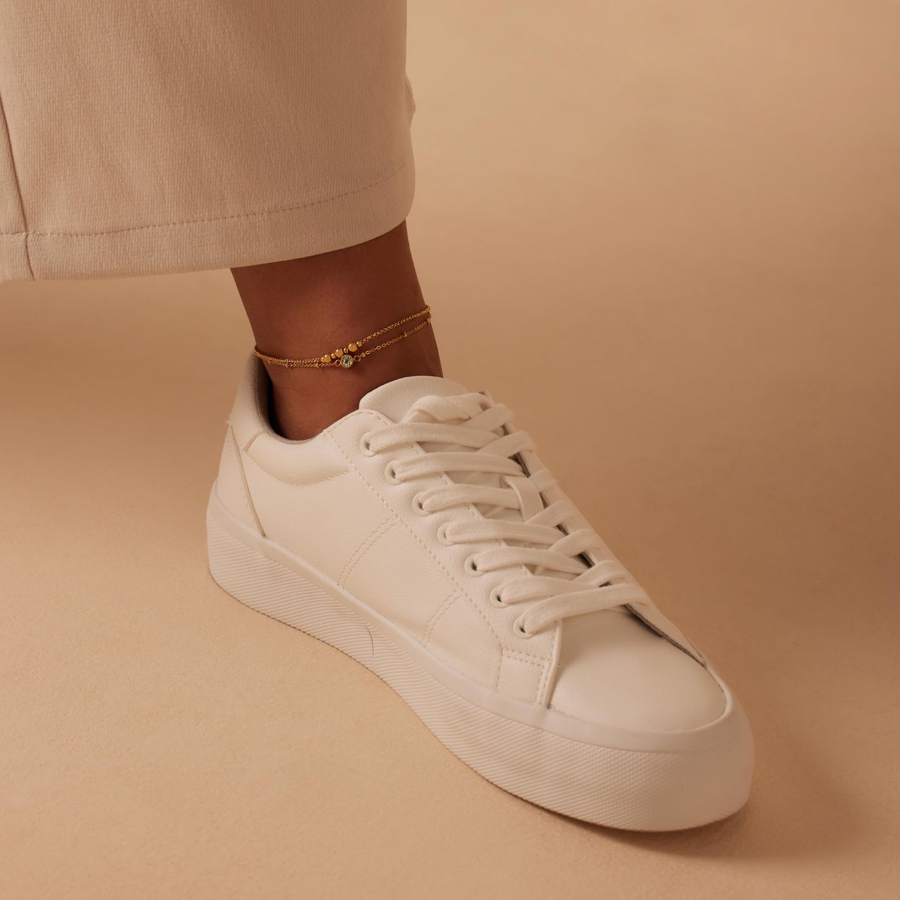 Dubbele goldplated stalen enkelbandje met steentje
