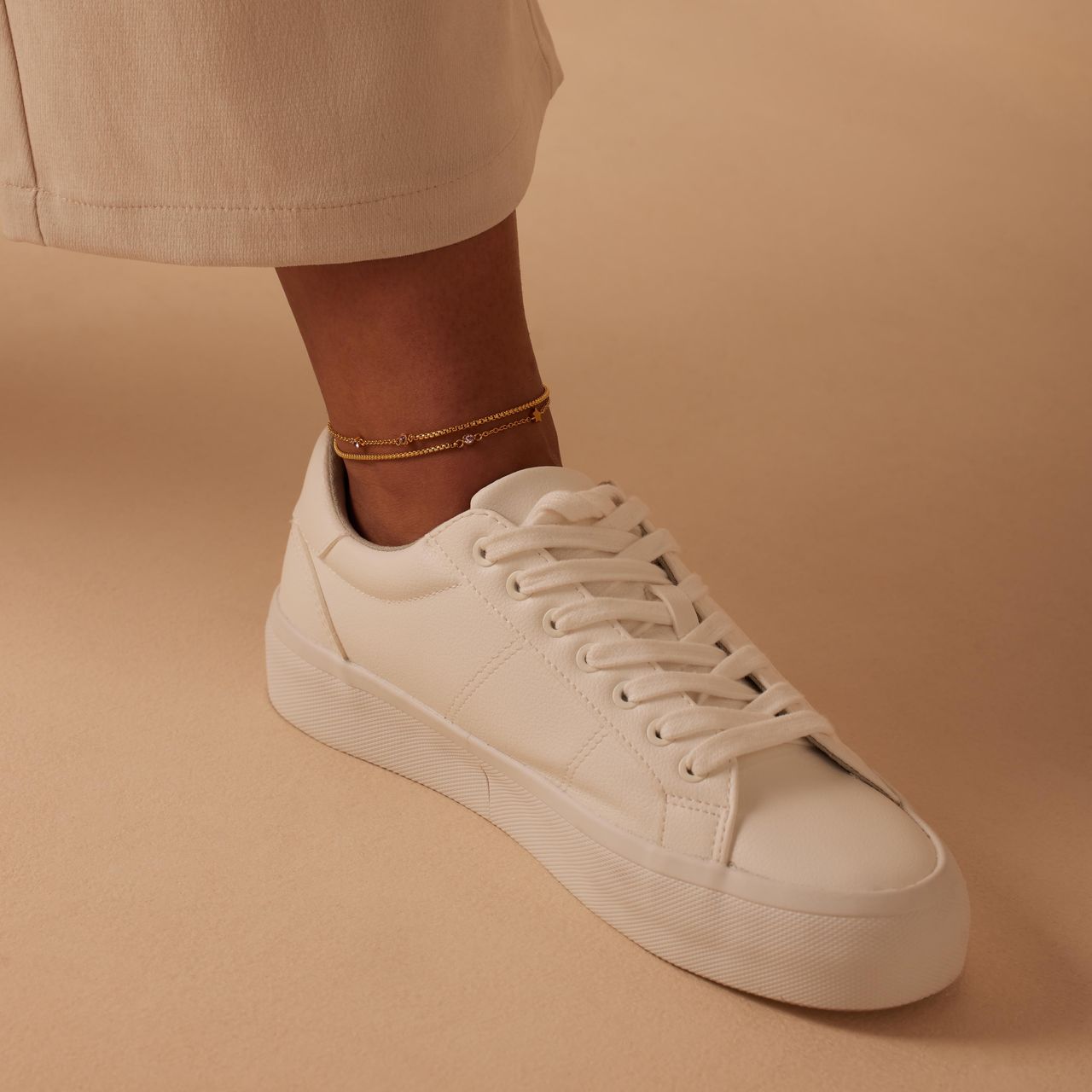 Dubbele goldplated stalen enkelbandje met steentje