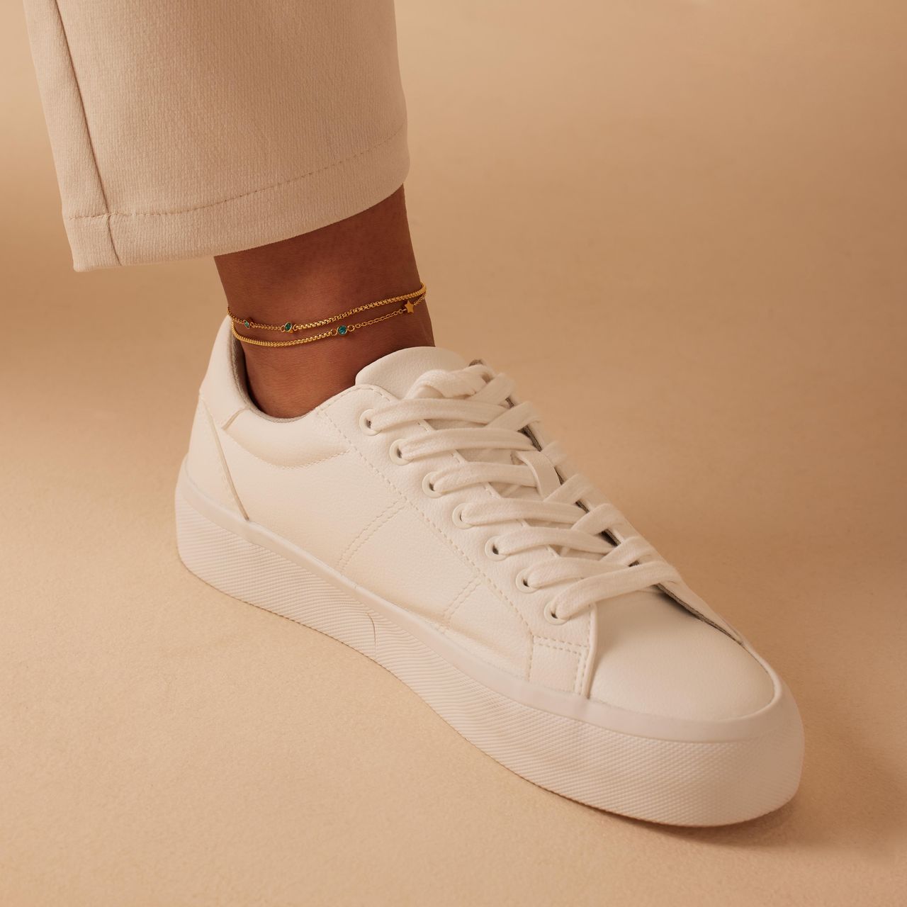 Dubbele goldplated stalen enkelbandje met steentje