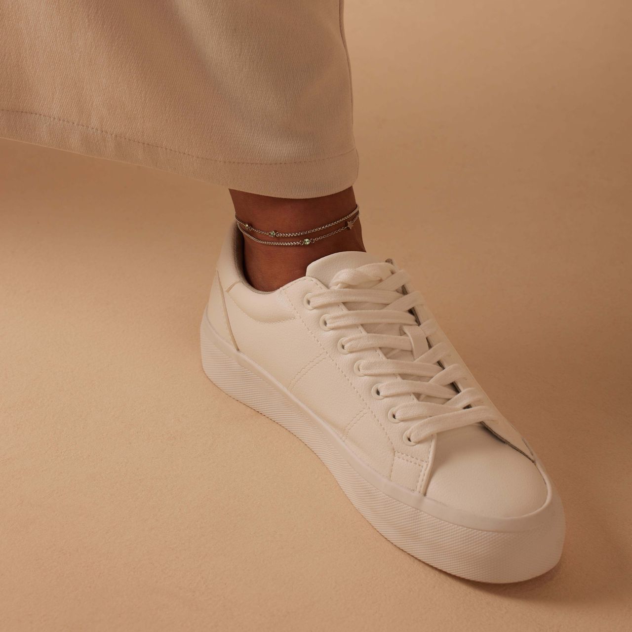 Dubbele stalen enkelbandje met steentje