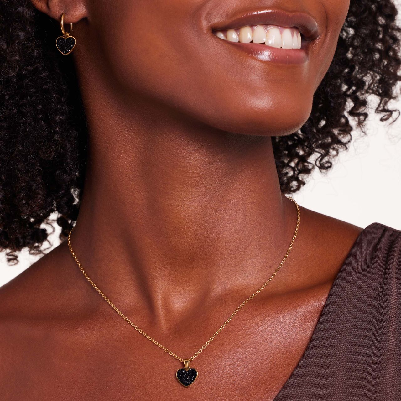 Stainless steel goldplated oorringen hart met kristal zwart