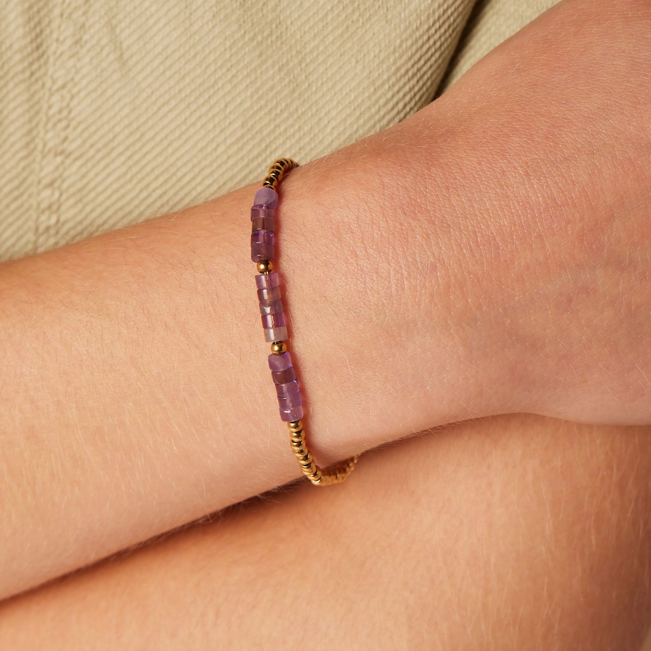 Armband aus Edelstahl, vergoldet, mit Amethyst
