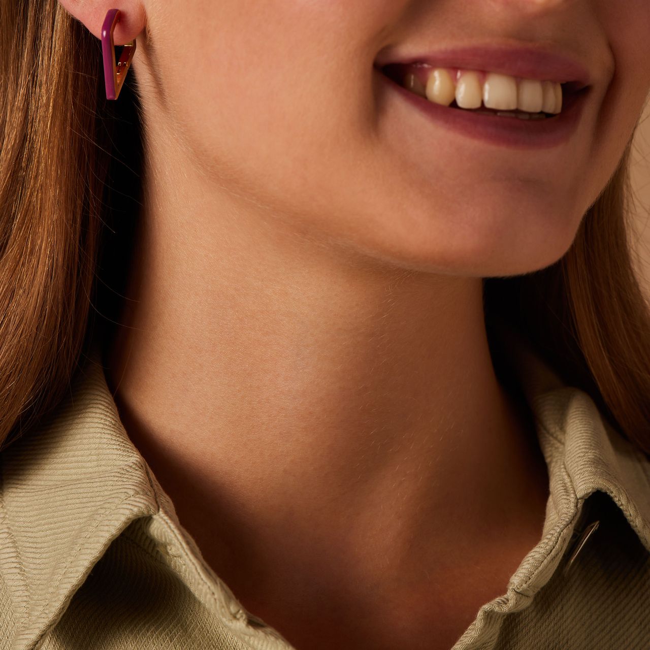 Stainless steel goldplated oorringen met fuchsia emaille voor dames