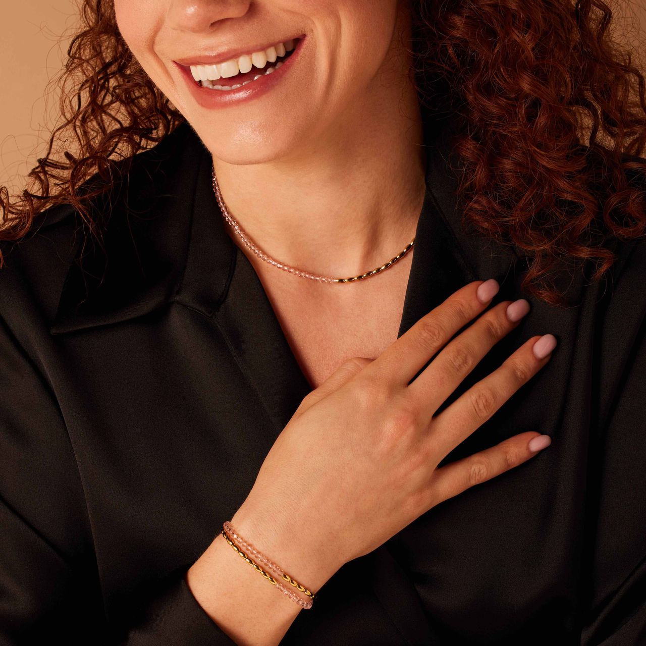 Stainless steel goldplated armband dubbel bol roze kraal