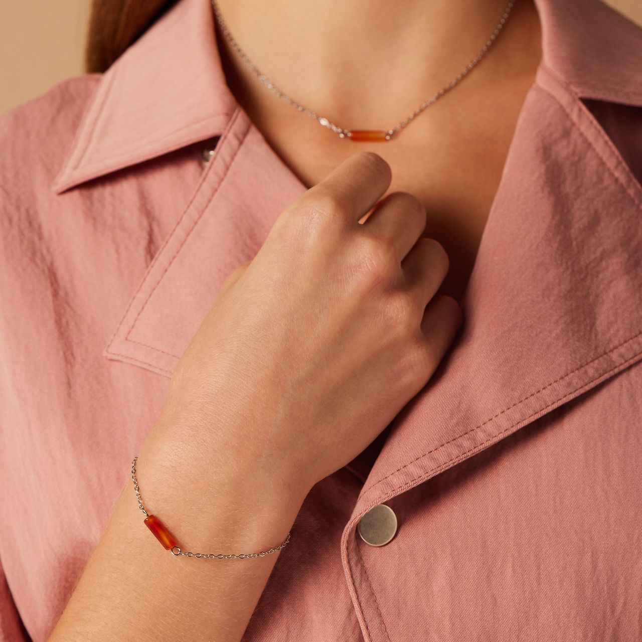 Stainless steel armband met rode onyx