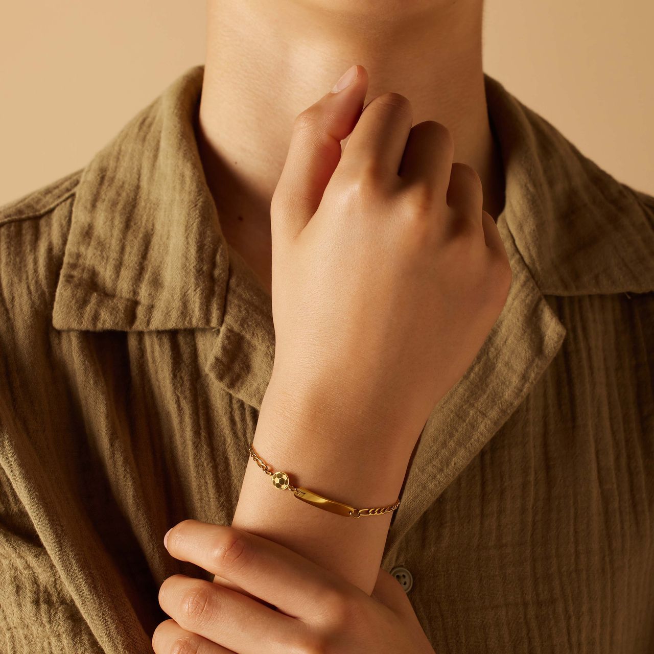 Stainless steel goldplated plaatarmband met voetbal