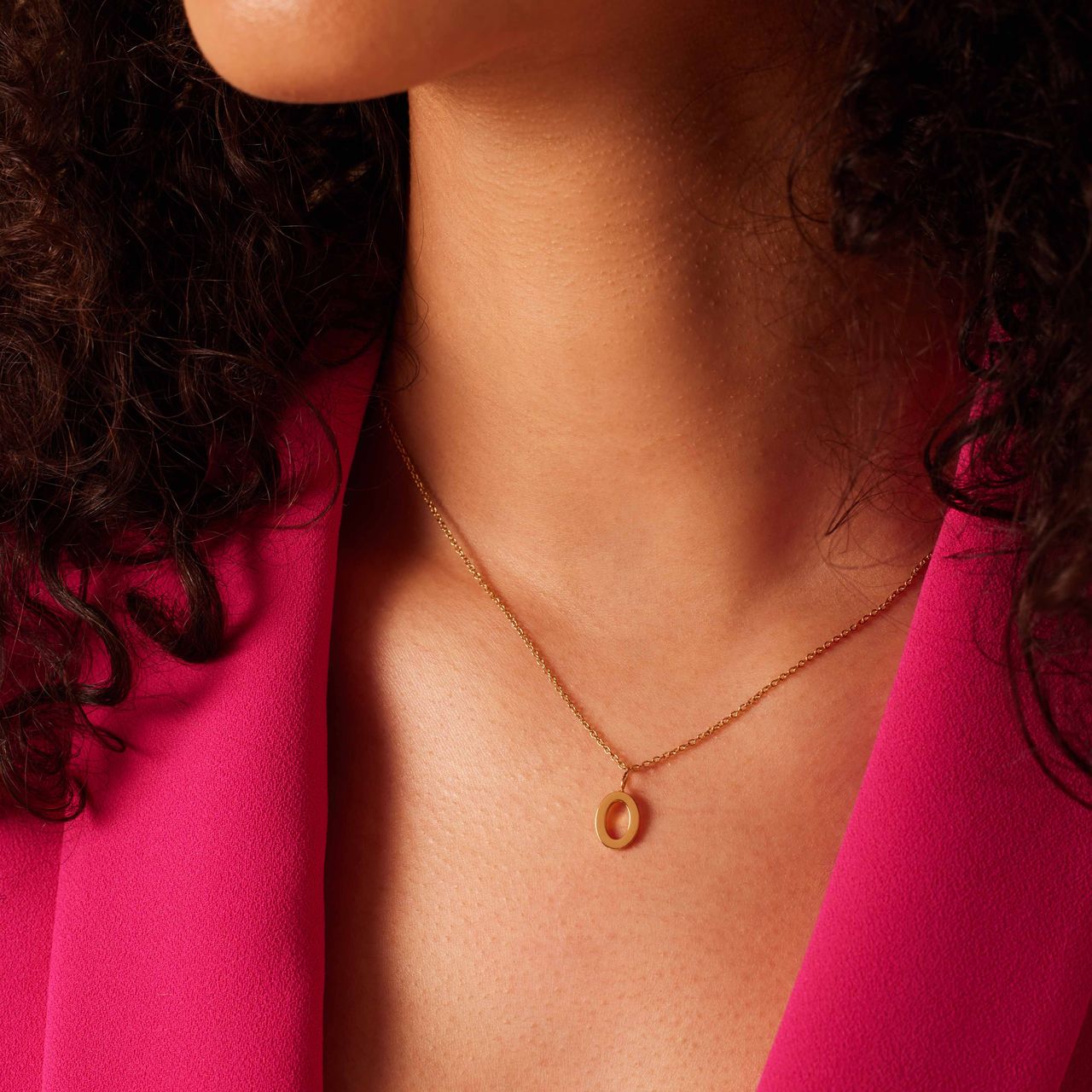 Stalen goldplated ketting met letterhanger O voor dames