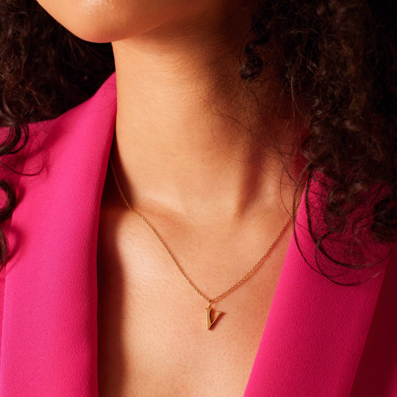 Stainless steel goldplated ketting met letterhanger V voor dames