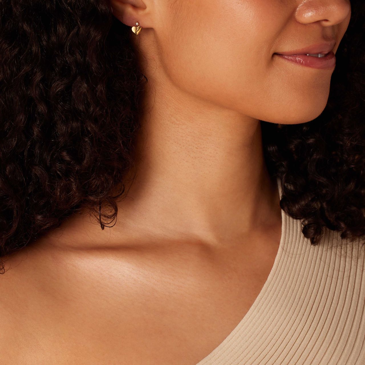 Stalen goldplated oorhangers hart met zirkonia voor dames
