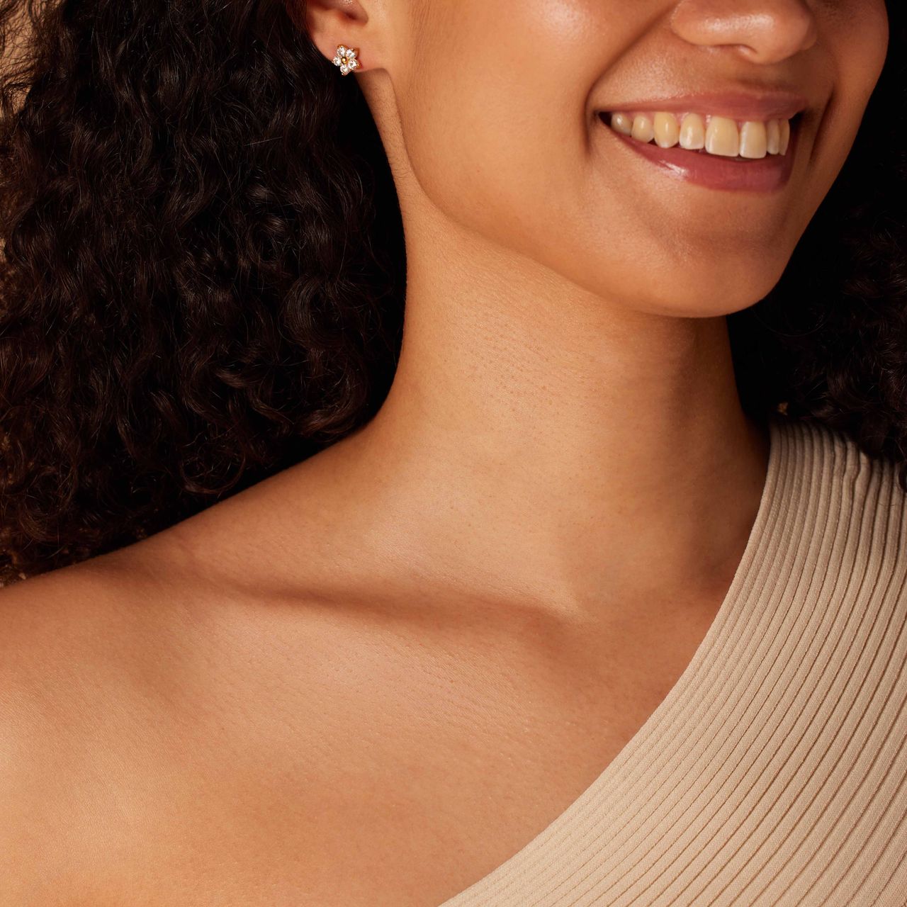 Stainless steel goldplated oorknoppen bloem met zirkonia voor dames