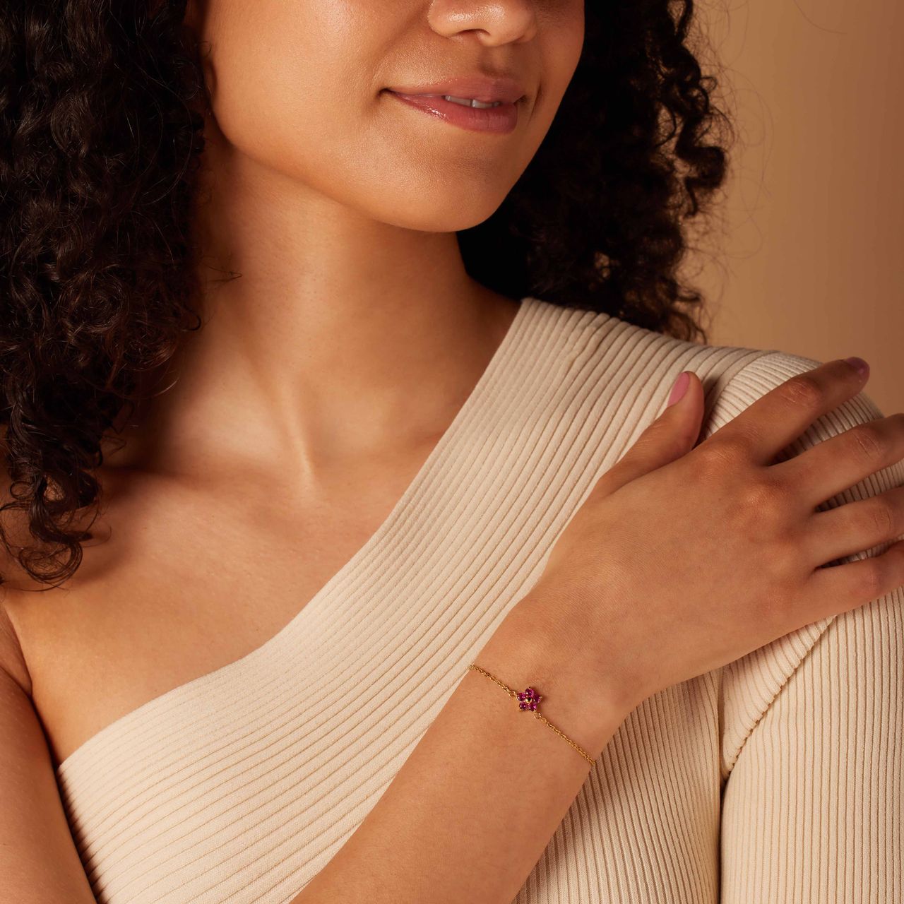 Stalen goldplated armband bloem zirkonia donkerroze
