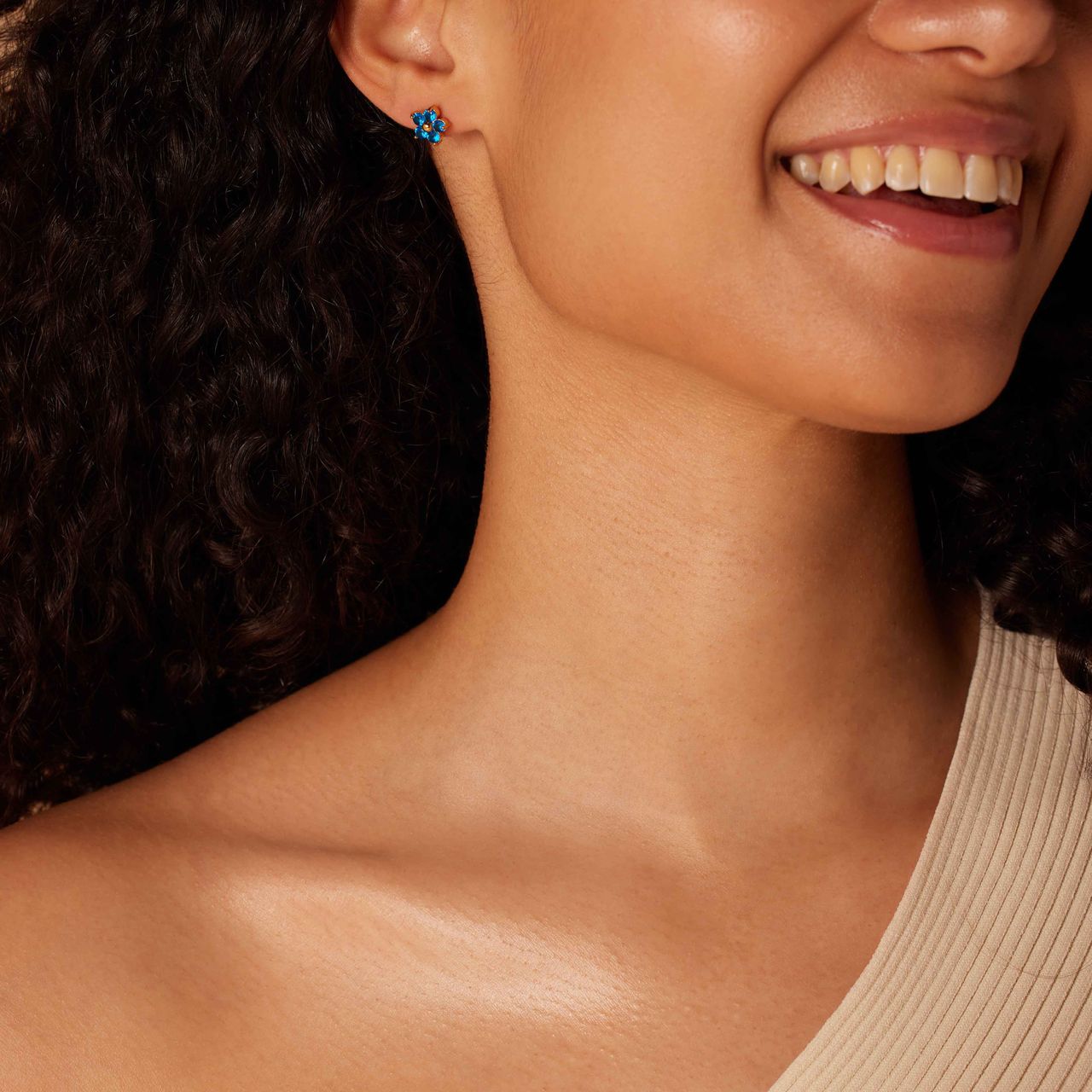 Stalen goldplated oorknoppen bloem met zirkonia voor dames