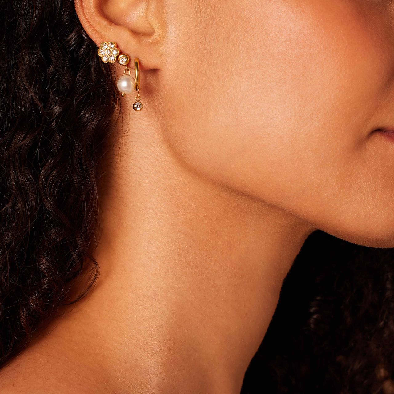 Stainless steel goldplated oorbellen set parel