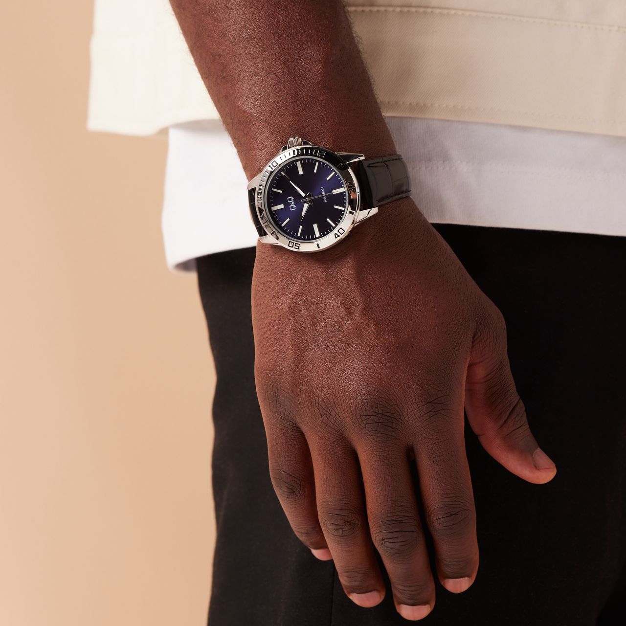 Q&Q Herrenuhr mit schwarzem Lederarmband