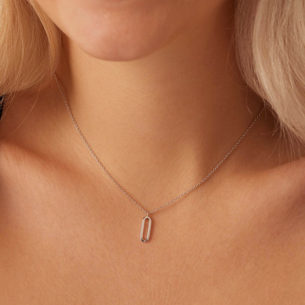 Halskette aus 925er Silber mit Anhänger, oval