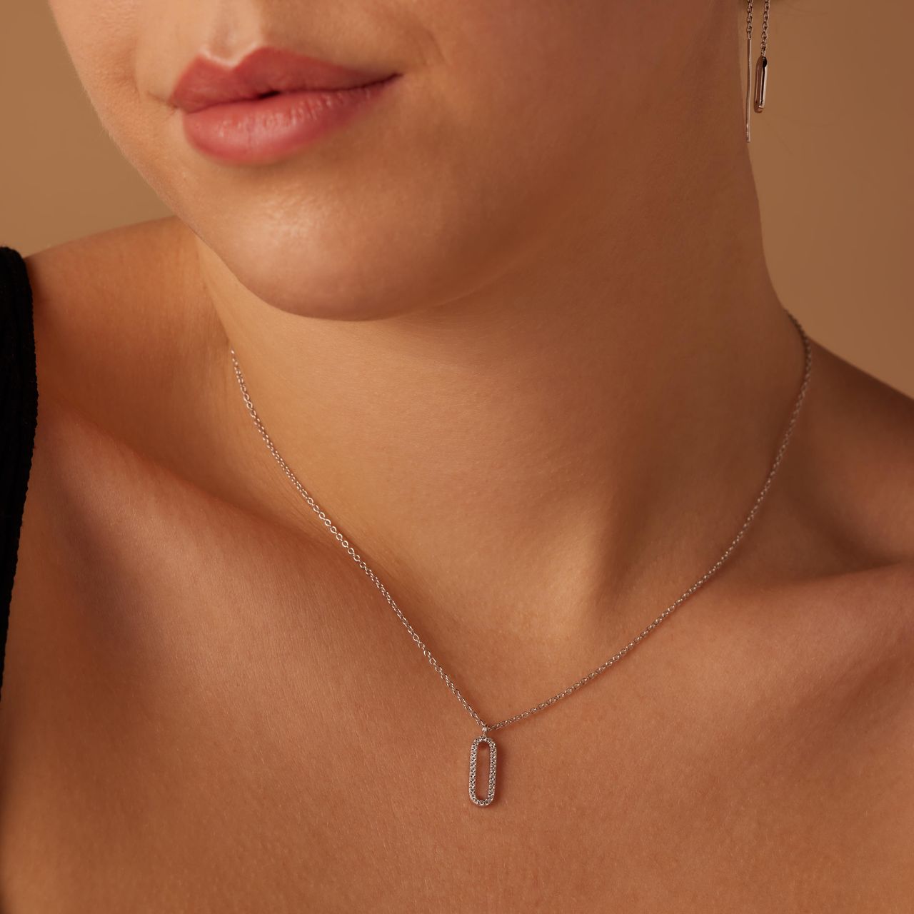 Zilveren ketting met ovaalvormige hanger zirkonia