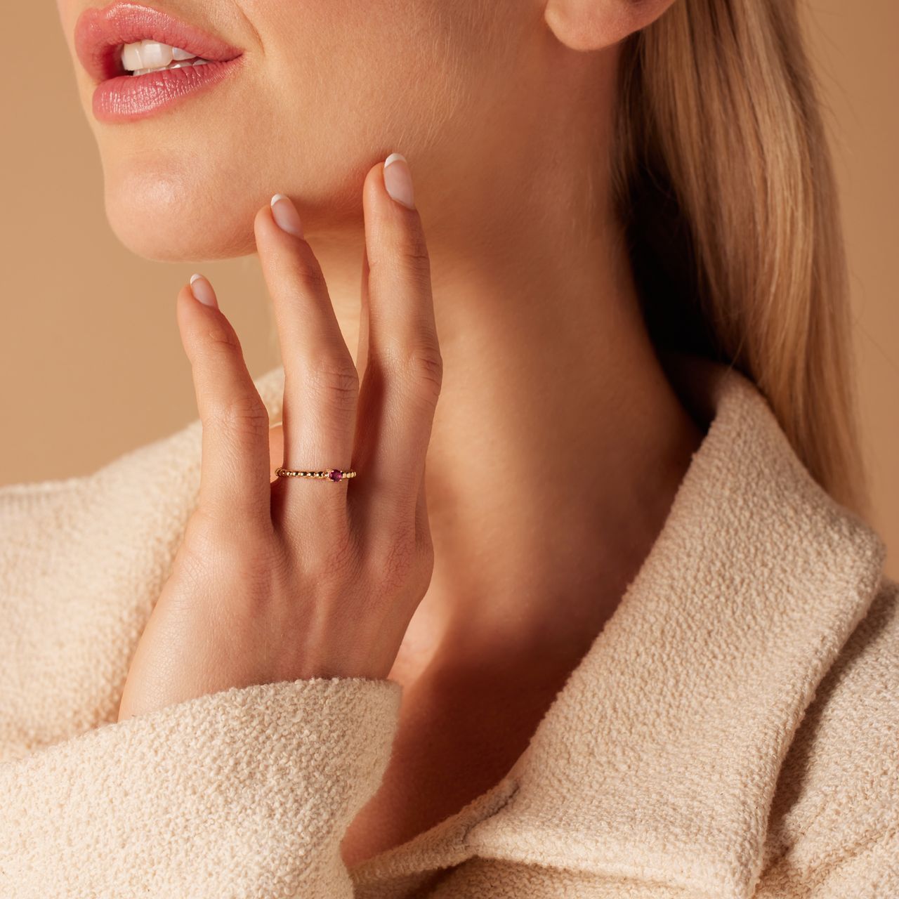 Ring, 375er Gelbgold, mit dunkelrosa Zirkonia