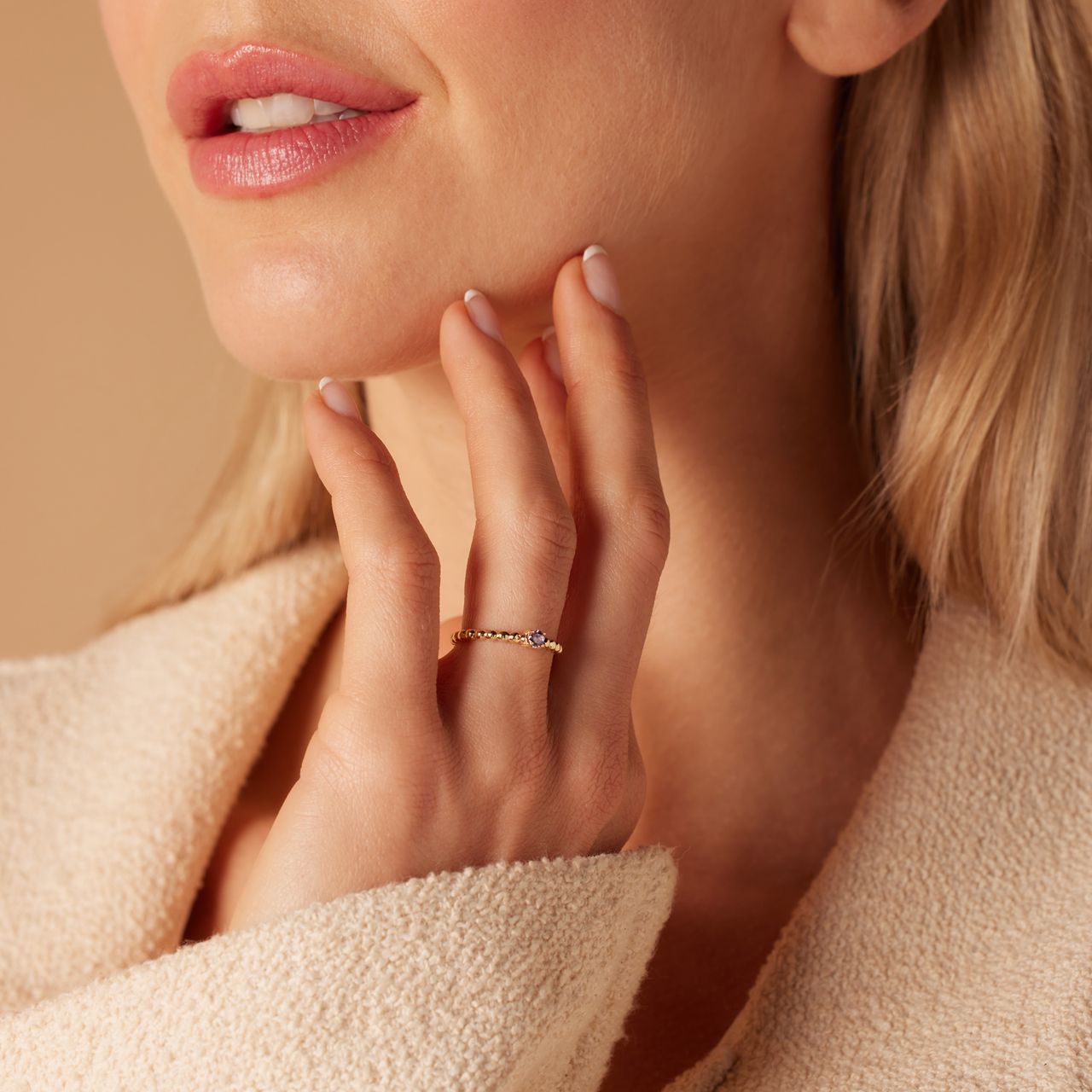 9 karaat ring met paarse zirkonia