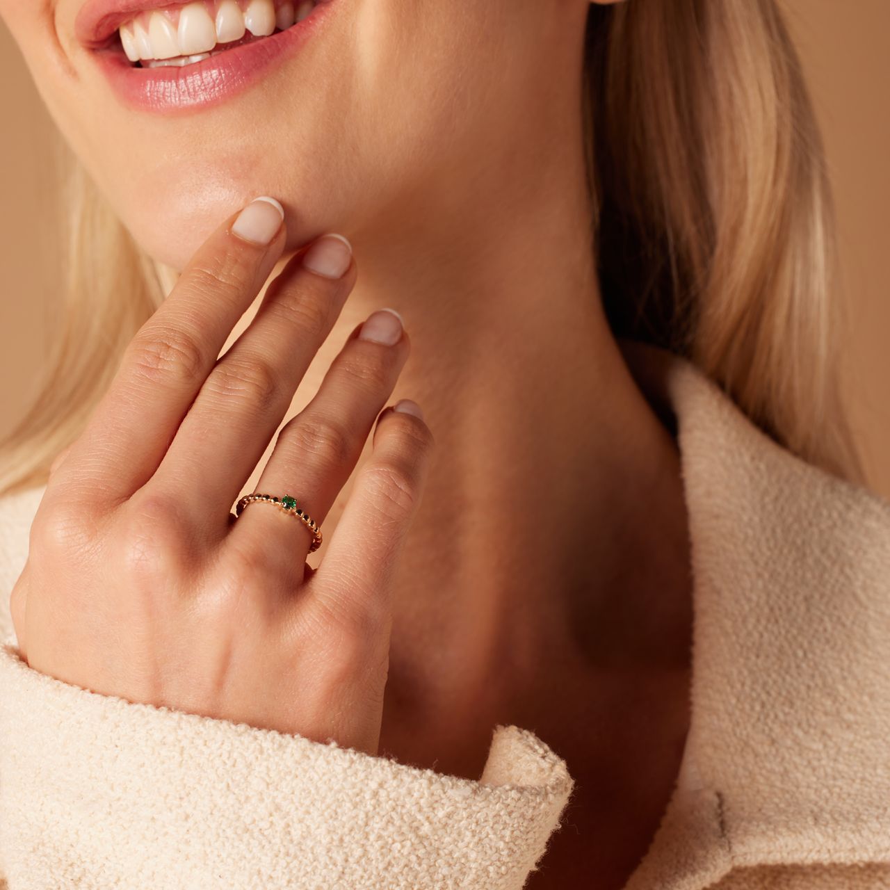 9 karaat geelgouden ring met groene zirkonia