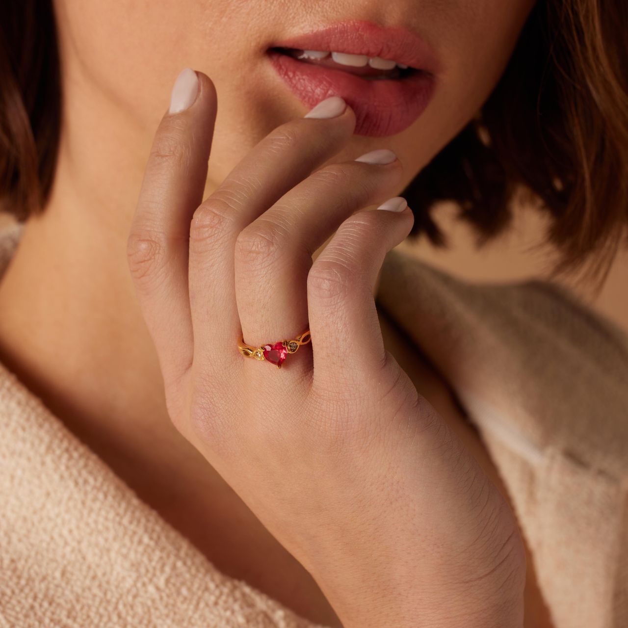 Stalen goldplated vintage ring rood hart zirkonia