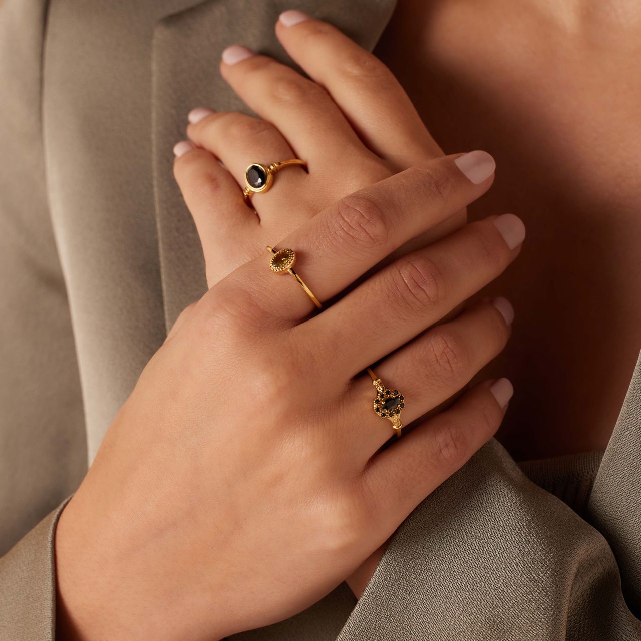 Stainless steel goldplated vintage ring zwart bewerkt