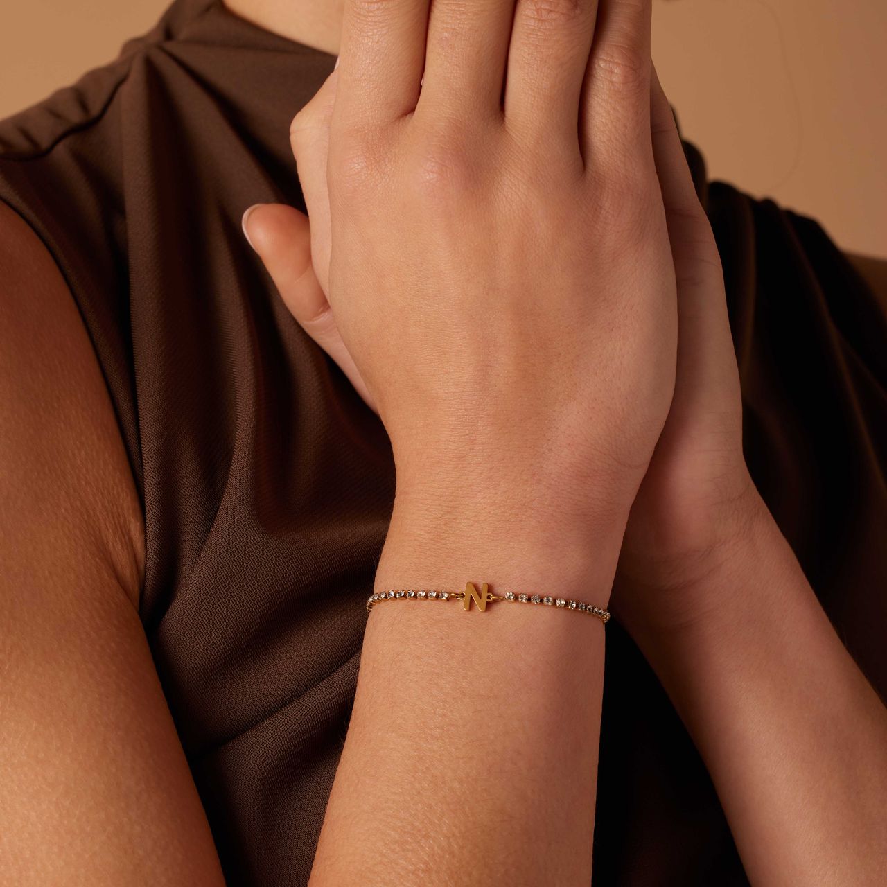 Stalen goldplated tennis armband wit cz letter - N