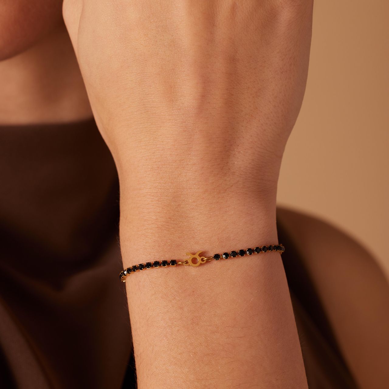Stalen goldplated fantasiearmband met sterrenbeeldhanger Stier met zirkonia voor dames