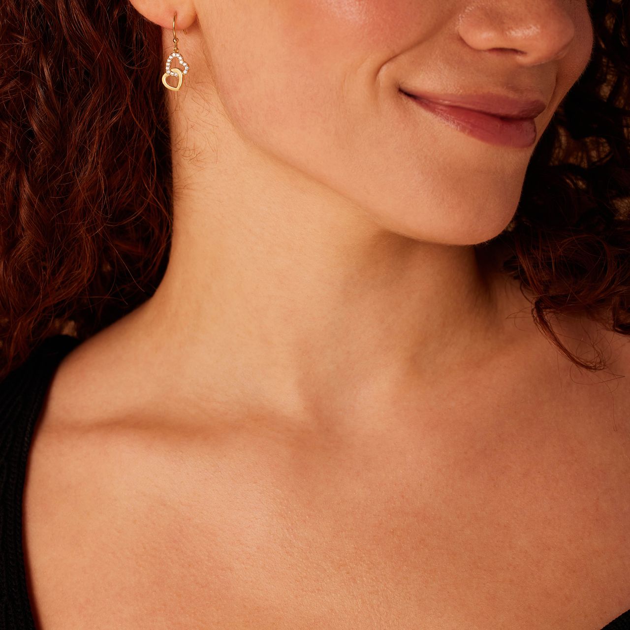 Zilveren goldplated oorhangers hart met zirkonia voor dames