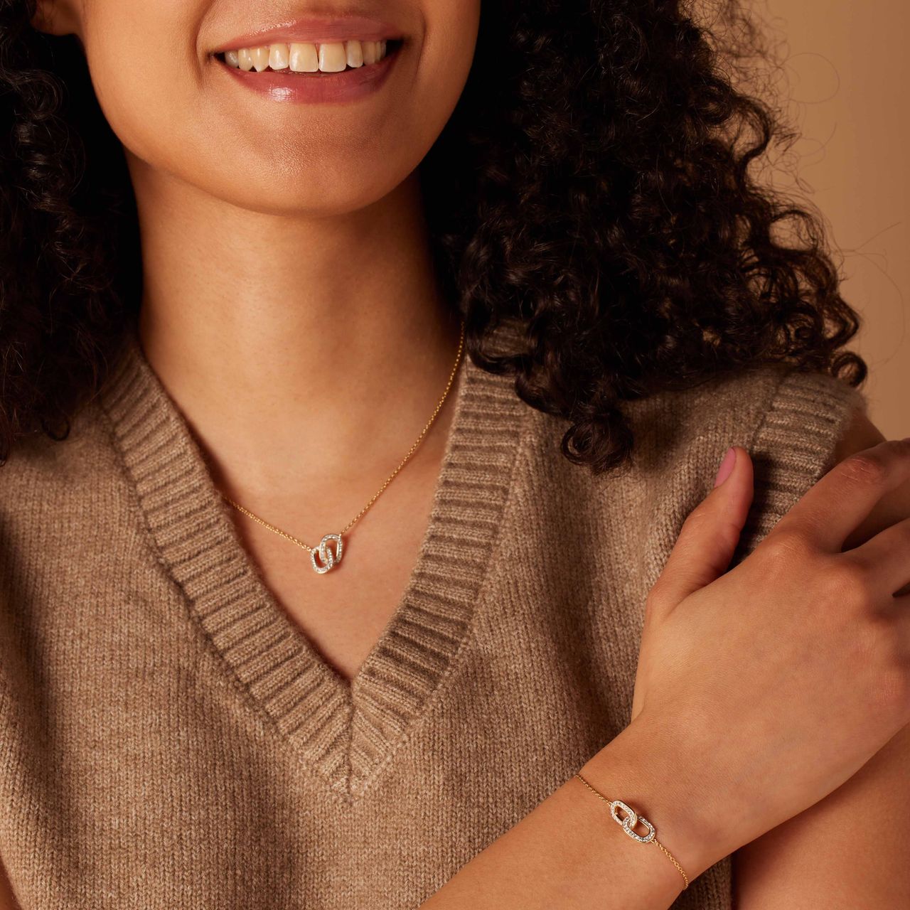 Silbernes Armband mit Ovalen Zirkonia, vergoldet