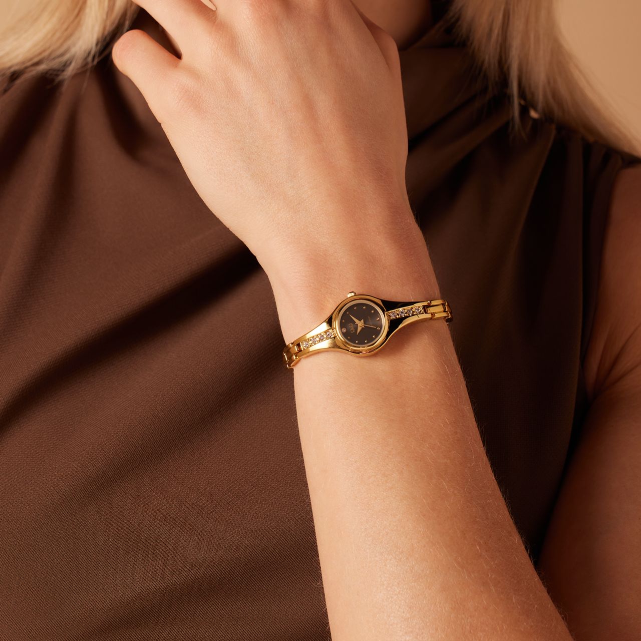 Q&Q Damenarmbanduhr aus goldfarbenem Edelstahl F13A-002PY