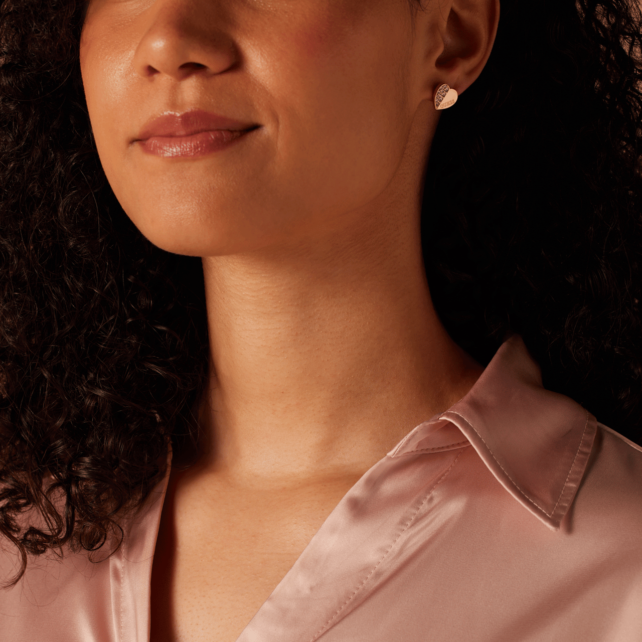 Guess stainless steel roséplated oorknoppen met kristal voor dames