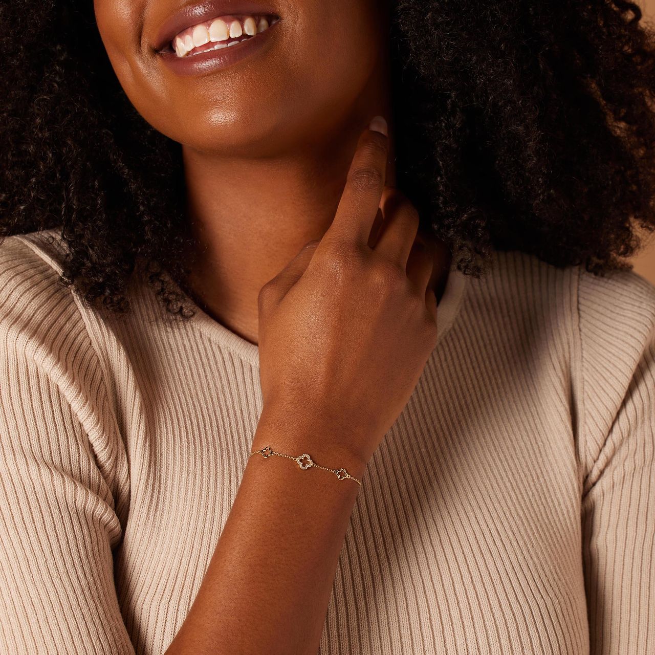 Zilveren goldplated armband klaver met zirkonia voor dames