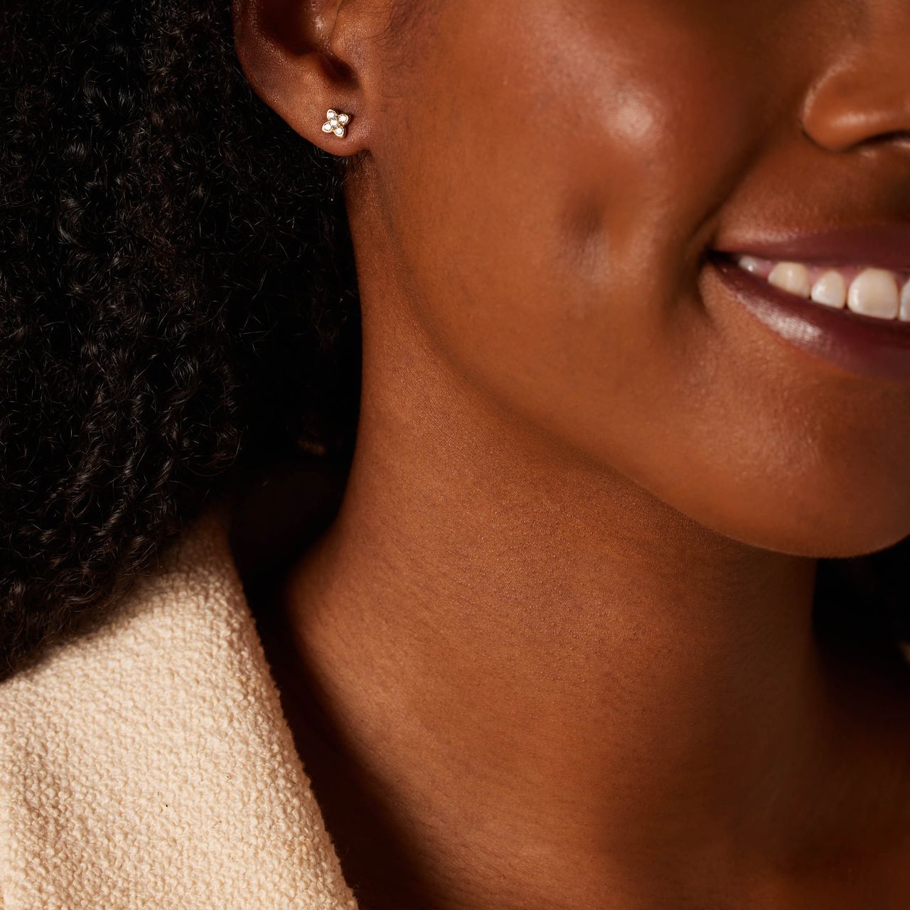 Zilveren goldplated oorknoppen bloem zirkonia