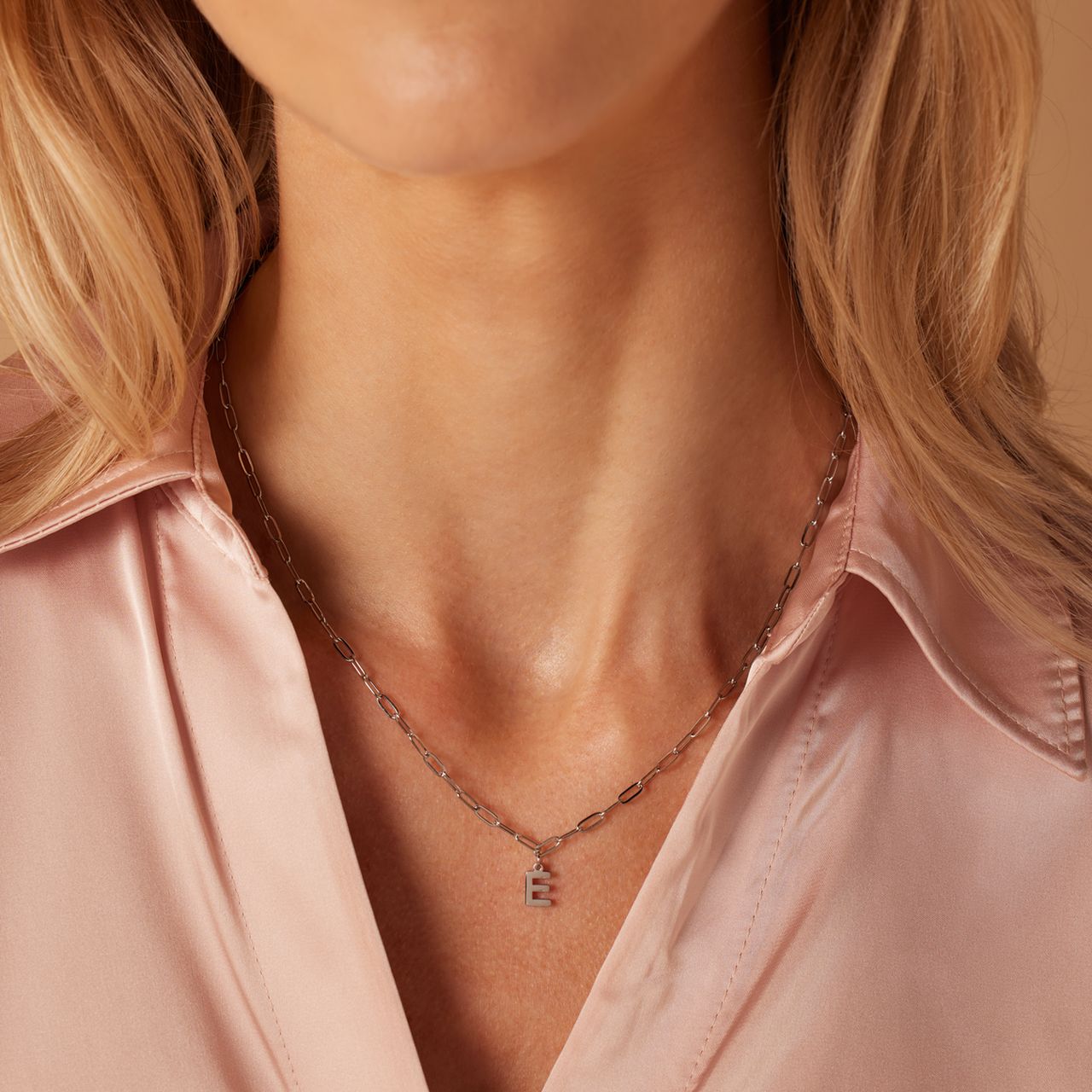 Stainless steel ketting closed forever met letter E