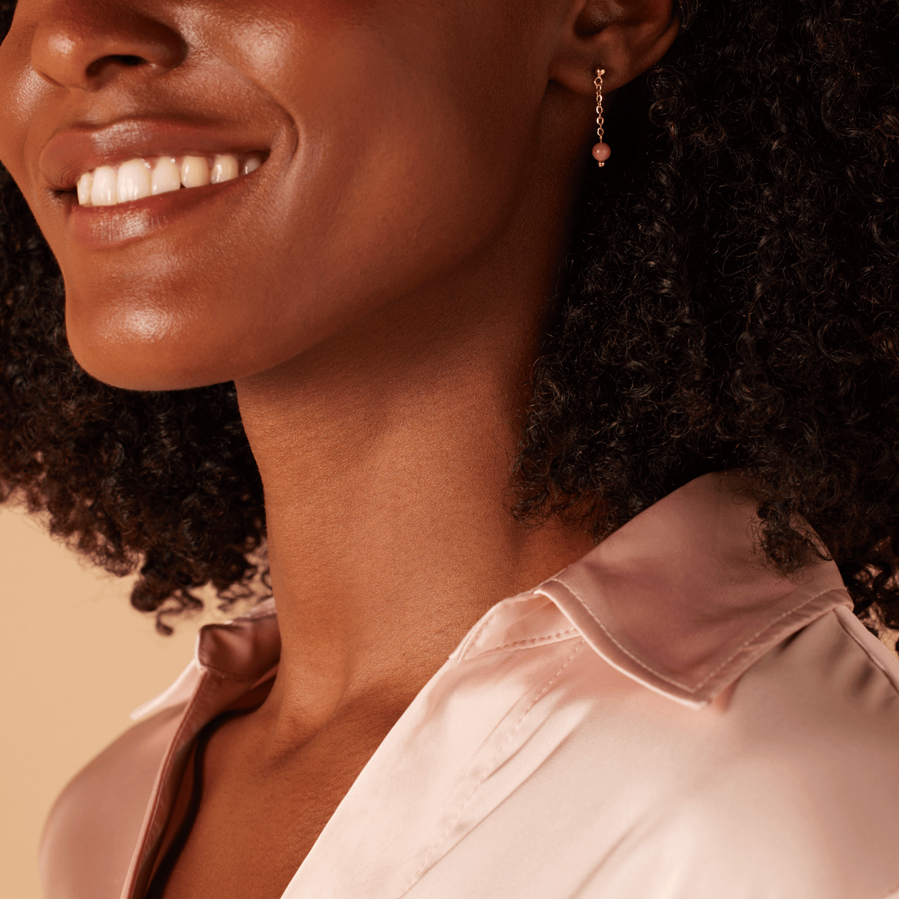 Stainless steel goldplated oorknoppen met rhodoniet voor dames