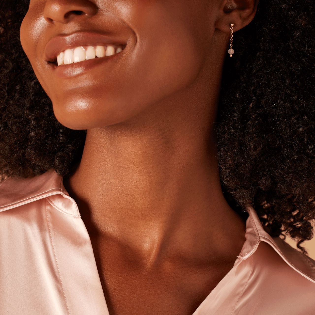 Stainless steel goldplated oorknoppen met witte agaat voor dames