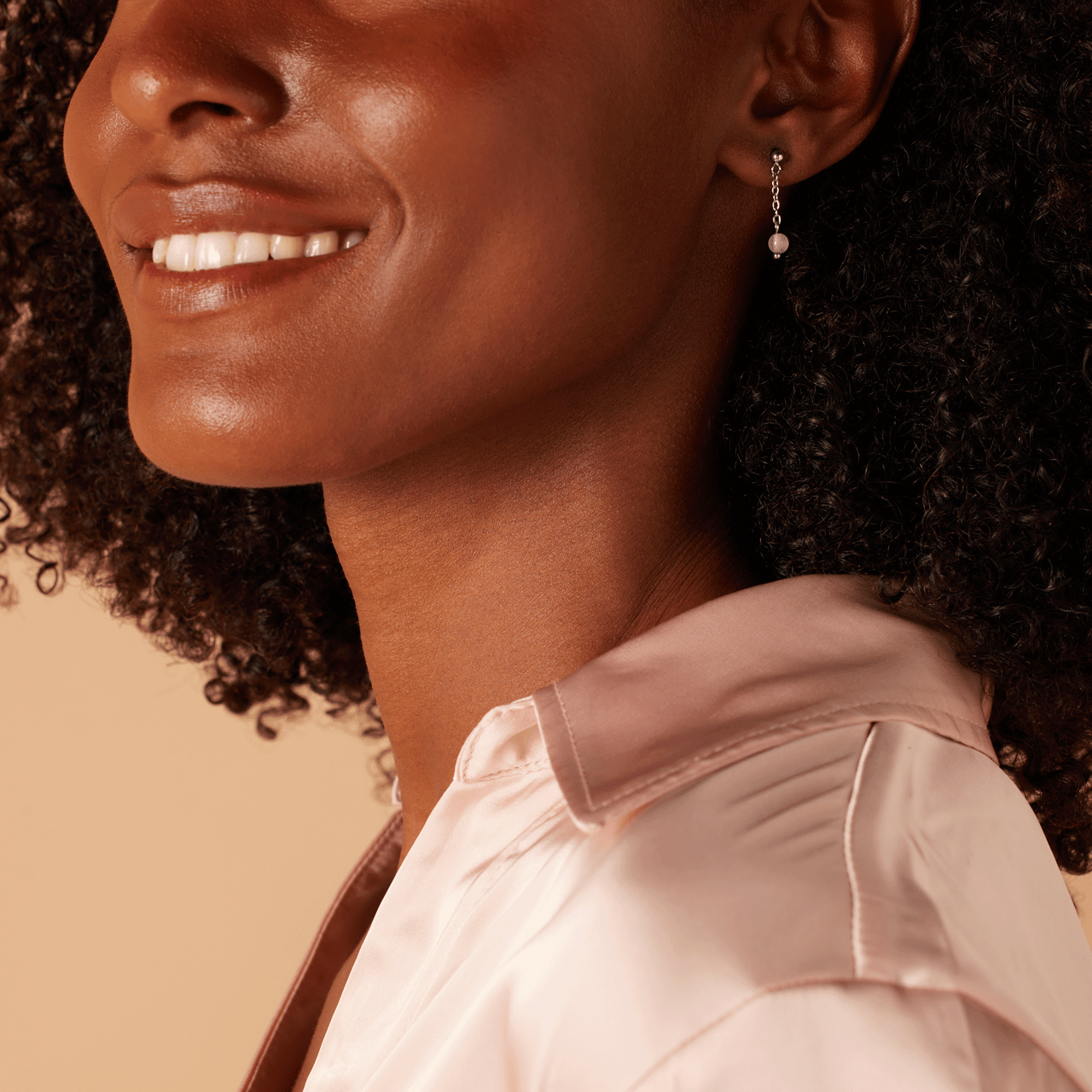 Stainless steel oorknoppen gemstone White Agate voor dames