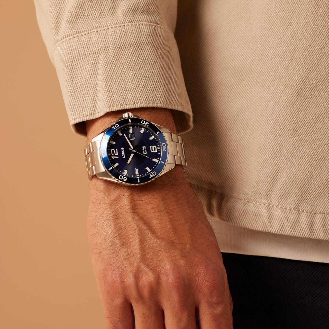 Lorus Solar-Herrenuhr mit Armband aus Edelstahl RX361AX9