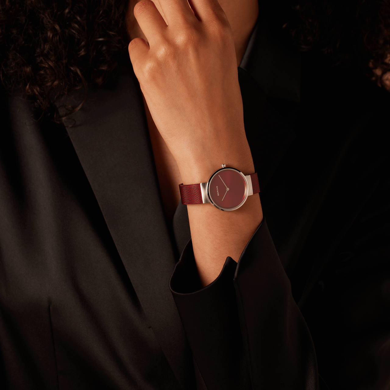 Bering horloge met mesh band rood 14531-303