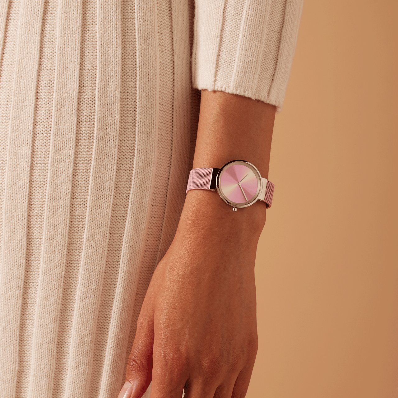 Bering horloge met mesh band roze 19031-999